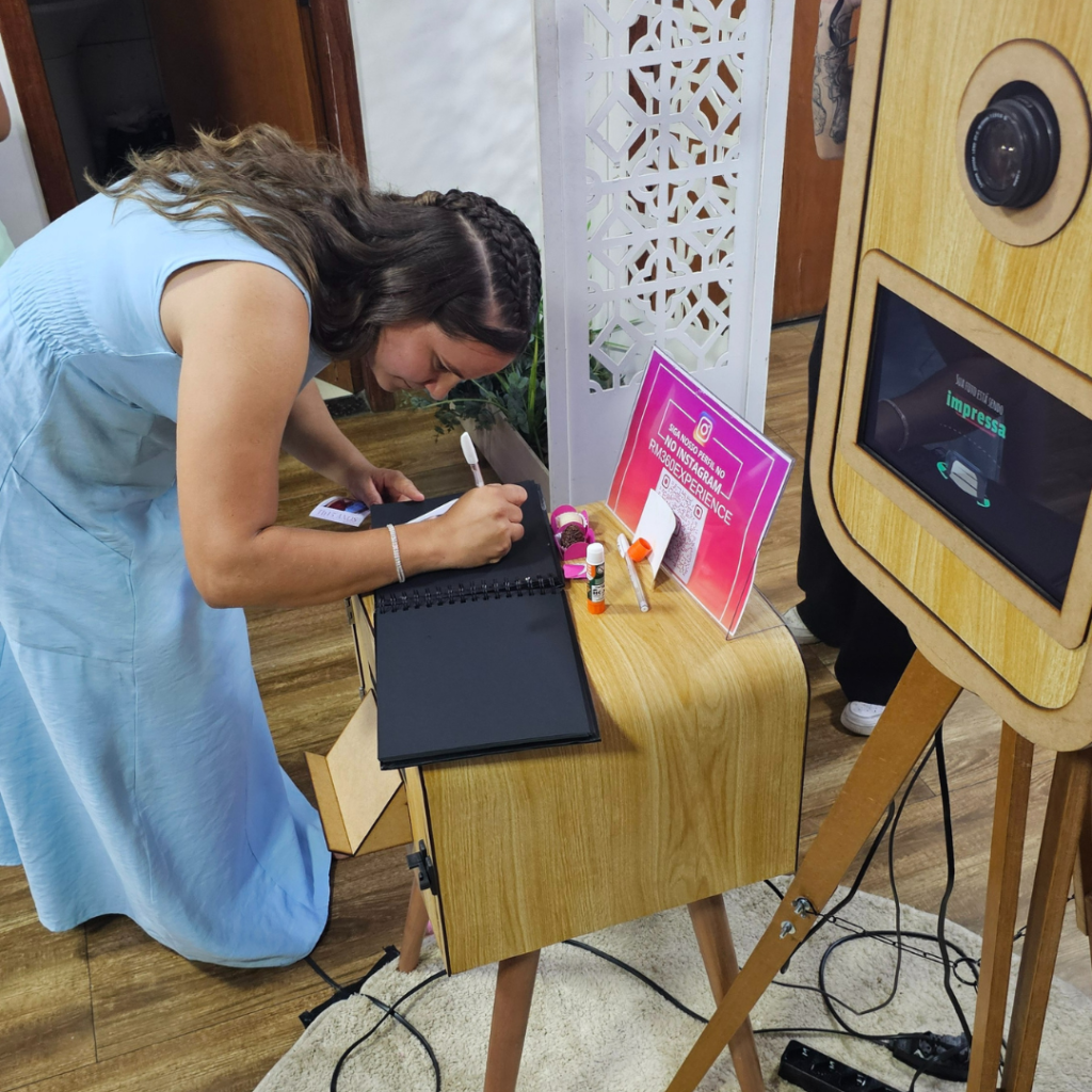 RM360 Experience - Totem Retrô