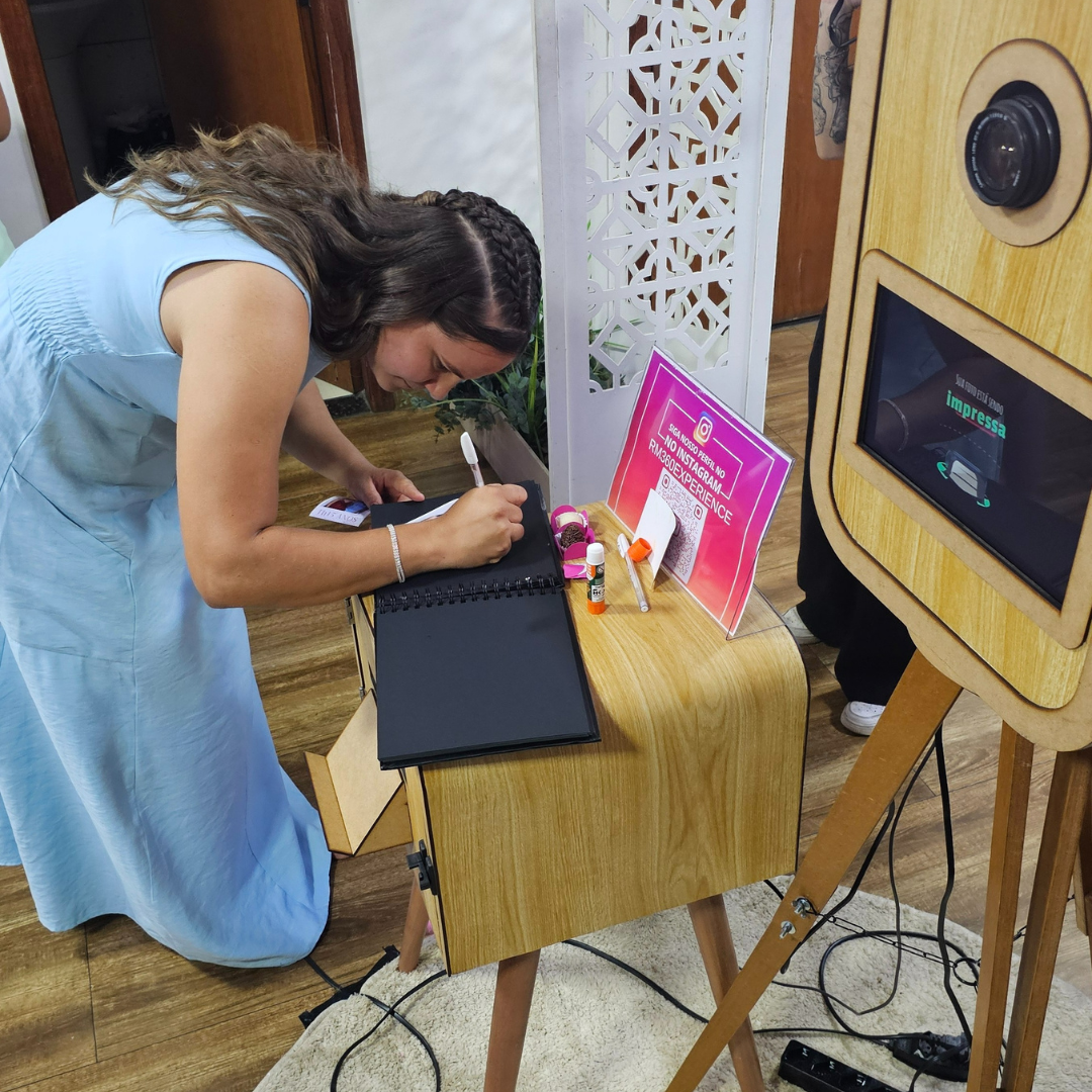 RM360 Experience - Totem Retrô